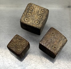 Ancient Roman b0ne Gaming Dice Ca 1st – 3RD AD LOT OF 3