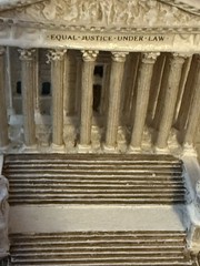 Danbury Mint The U.S. Supreme Court Deluxe Sculpture Washington D.C. Wood Base
