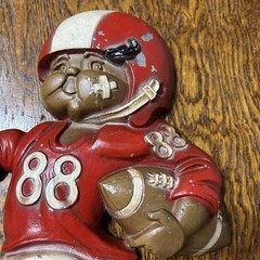 Vintage 1976 Homco Cast Aluminum Football Player Sexton Wall Hanger