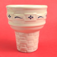 RETIRED LONGABERGER POTTERY: WOVEN TRADITIONS BLUE ICE CREAM CONE PRE-OWNED