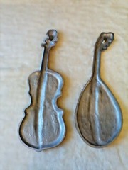 VINTAGE “ROYAL” CAST METAL VIOLIN & MANDOLIN WALL HANGING 18″ ORANGE 60’S 70’S