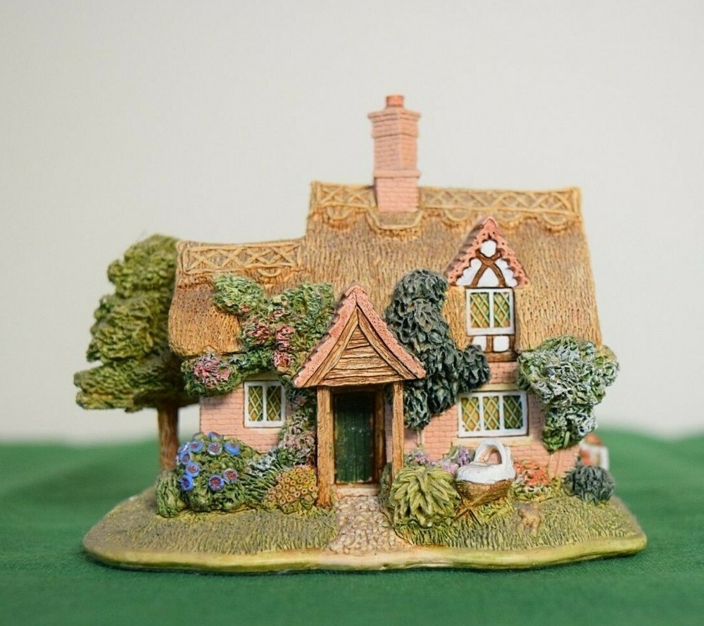 Lilliput Lane Comfort Cottage In original box. L2127