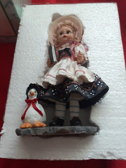 1999 Madame Alexander Mother Goose Figurine in Original Box/Packaging 90220