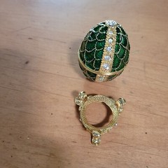 Stauer Green Enamel Rhinestone Egg & Necklace With Stand NEW IN BOX