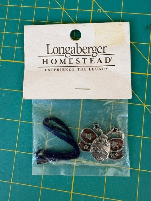 LONGABERGER Homestead pewter BEE tie-on – new in package