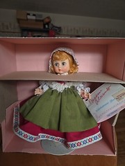 Madame Alexander Switzerland Doll 1988 Vintage #518 Decorated Stand, Tag, Box