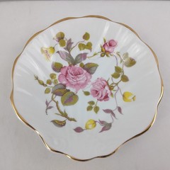 Royal Tara Ireland Roses Floral Seashell Shaped Trinket Dish Fine Bone China