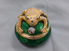Gold Tone Frog On A Round Trinket Box With Green Rhinestone Eyes ~ Unbranded