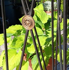 ARROW DISPLAY STAND vtg maitland smith wrought iron plant gold hollywood regency