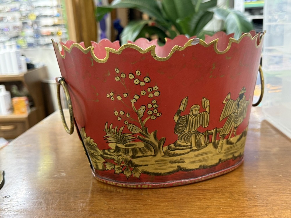 VINTAGE LARGE CHINOISERIE CHINESE RED TOLE TOLEWARE CACHEPOT PLANTER