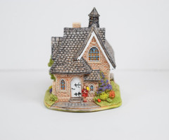 Lilliput Lane School Friends L2838. Mint in its original box with a deed.