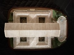 Danbury Mint The U.S. Supreme Court Deluxe Sculpture Washington D.C. Wood Base