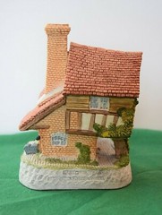 David Winter Cottages Tom Fool’s Cottage In original box. Signed by David Winter