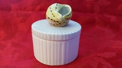 VINTAGE 1975 Fitz & Floyd Shell Pattern Round Trinket Box Seashell Lid Ceramic