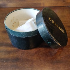 Antique early 20th century Edwardian leather bound round gentleman’s collar box