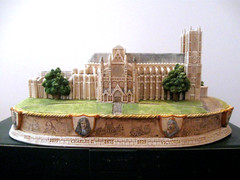 Lilliput Lane Westminster Abbey. Mint in its original box with a deed.