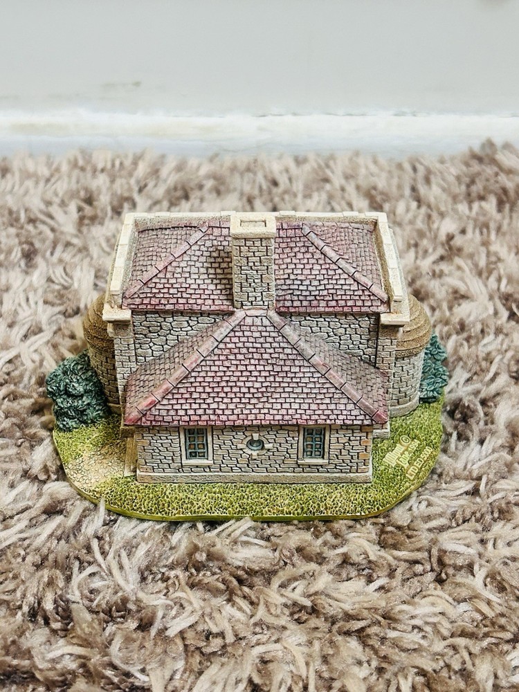 Lilliput Lane English Country Estates “The Banqueting House” 1994 – Mint in box.