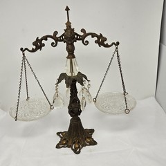 VINTAGE HOLLYWOOD REGENCY SCALE OF JUSTICE GILDED CAST METAL & CRYSTAL DECOR 19″
