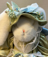 Bunnies by the Bay 1990s Quinn w/Orig Box & Tag 18″ Tall Vintage Rare Excellent!