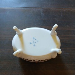 Vintage Hand Painted Porcelain NAPOLEONIC Bee ARNART Footed Trinket Box ska