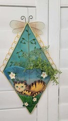 VTG 1990’s Hand-Painted Cat Wall Pocket, Tin w/Metal Mesh & Dragonfly Accents