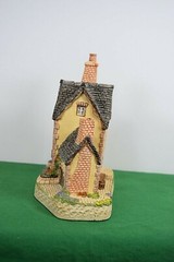David Winter Cottages Murphys In its original box with a COA.