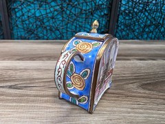 VTG Enameled Miniature Teapot Cat Looking in Mirror Unbranded Blue WHIMSICAL