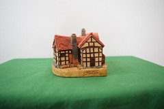 Lilliput Lane William Shakespeare Birthplace Version 3 Mint in box with a deed.