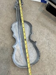 VINTAGE ROYAL CAST ALUMINUM MIDCENTURY VIOLIN 18” WALL DÉCOR.