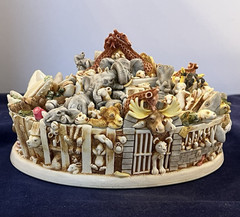 Harmony Kingdom ~ SIN CITY ~ UK Made ~ NIB ~Signed ~ #980 ~ Retail $600 ~ COA