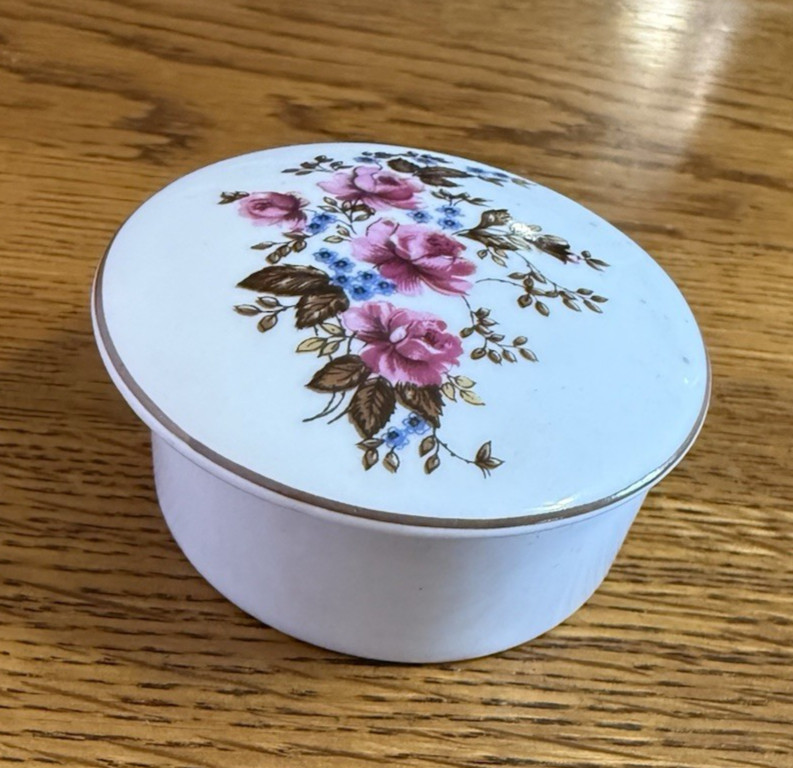 PAINTED ROSES BY LEART ROUND TRINKET BOX MADE IN BRAZIL
