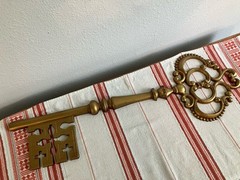 Vintage 1970’s Skeleton Key Wall Decor Sexton Metal Gold-Tone Hanging 27.25”