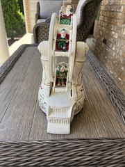 2001 Avon Vintage Porcelain Holiday Classic Wind Up Musical Ferris Wheel
