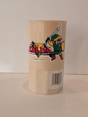 Vintage The Legend of Zelda Link Plastic 14oz Tumbler Cup.