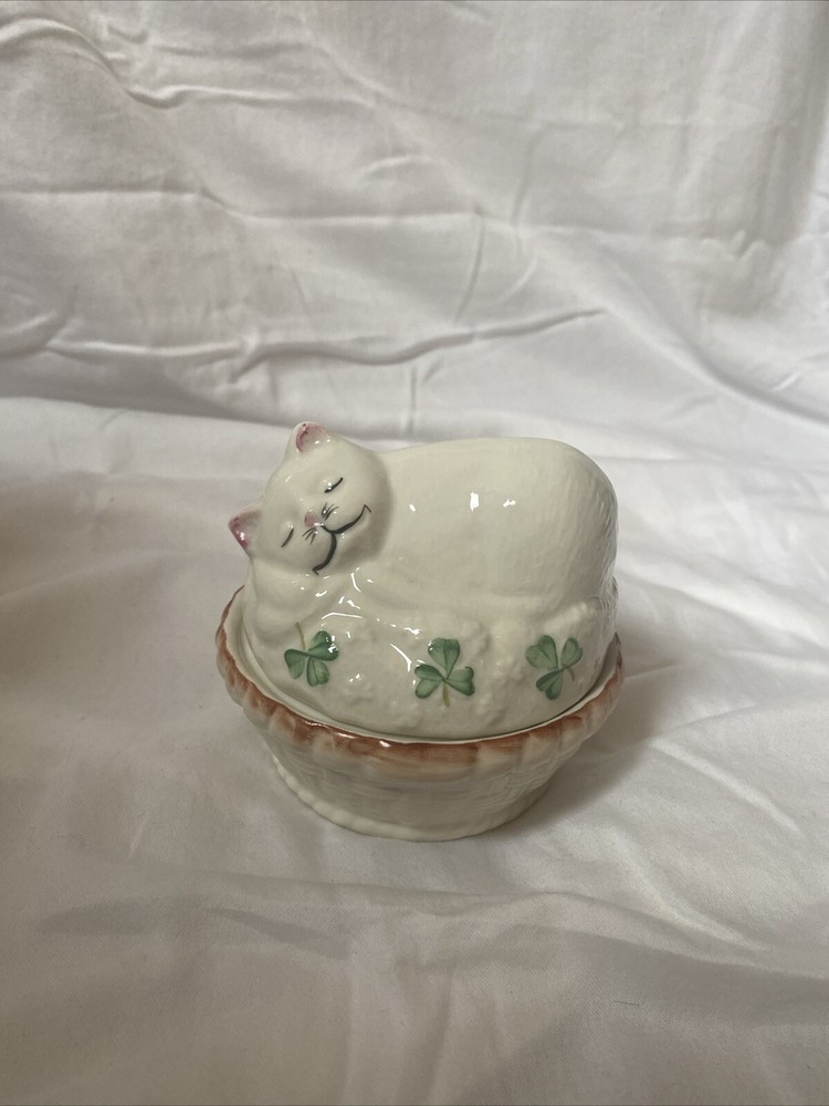 Belleek Ireland Fine Parian China Kitty Cat Trinket Box3224 w/original Box