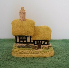 David Winter Collectibles Blossom Cottage. In excellent condition, boxed.