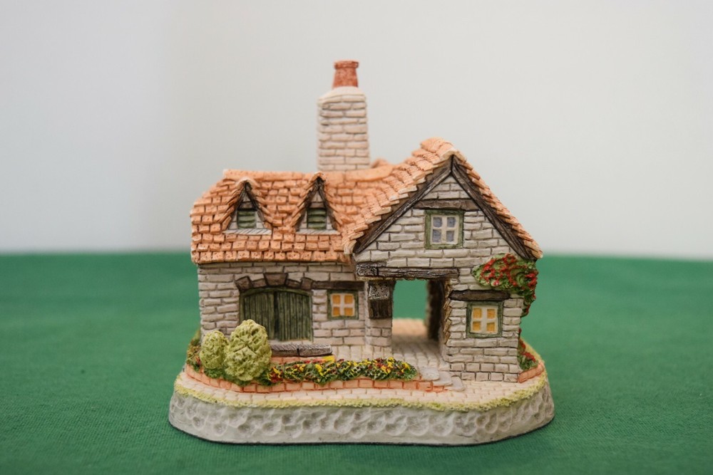 David Winter The Tannery In original box.