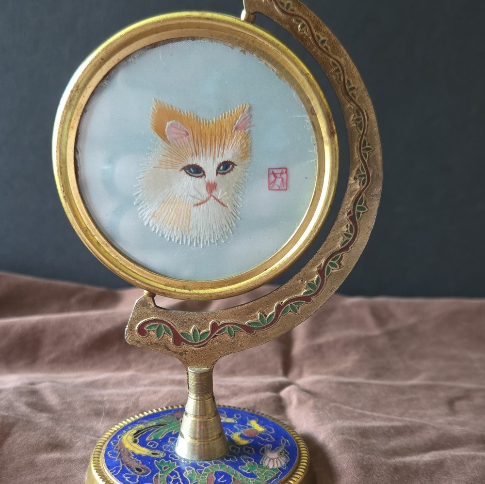 Chinese Double-Sided Silk Embroidery Cat Rotating Table Screen Cloisonné Base