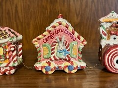 Pre-owned in EXCELLENT condition! FITZ AND FLOYD CANDY LANE 3 PIECE TRAIN SET