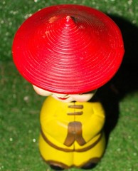 Vintage 1950’s CDGC Asian Female Bobblehead Red Hat Yellow Cloting Japan