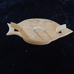Vintage Norwegian Tine Box Wood Folk Art Scandinavian small 9×6 Signed UN 1987