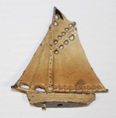 Vintage Hubley Sailboat Miniature Boat Cast Metal Nautical Paperweight USA 3″