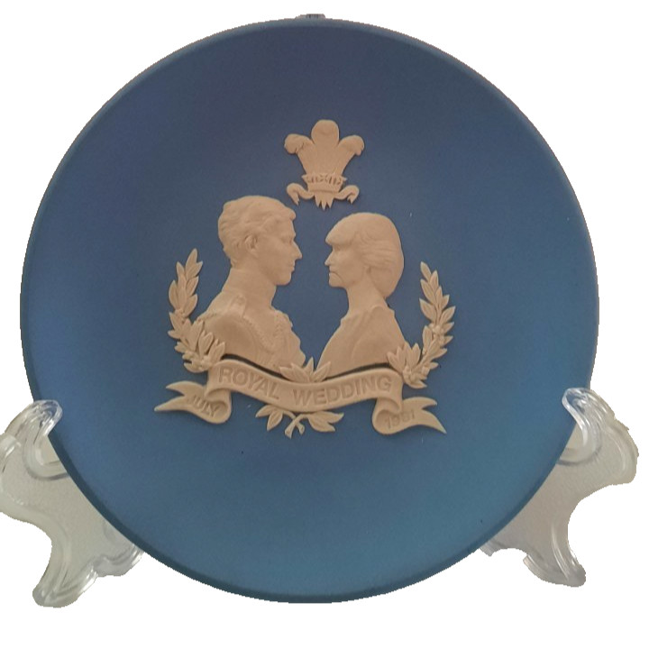 Wedgwood Blue Jasperware Charles & Diana Royal Wedding 1981 4″ w/ Display Stand