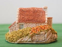 Lilliput Lane Cottages Inglewood Version 2. In excellent condition, boxed.