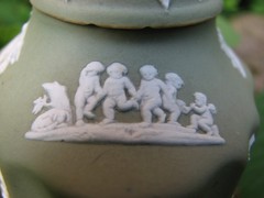 WEDGWOOD RARE TEA CADDY GREEN DIP JASPER AND WHITE RELIEFS OF ZEPHYRS AND GARLAN