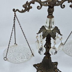 VINTAGE HOLLYWOOD REGENCY SCALE OF JUSTICE GILDED CAST METAL & CRYSTAL DECOR 19″