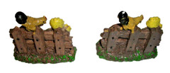 VINTAGE UNBRANDED TWO (2) CERAMIC FARM ROOSTER FENCE KNICK-KNACKS – VG – READ