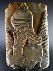 DETAILED ANCIENT N-EASTERN STONE FRAGMENT DEPICTING WINGED GENIE C 800-700 BC