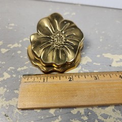 Vintage Taiwan ROC Crowning Touch Brass Gold-Tone Floral Wall Hang Clip — Flower