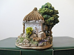 Lilliput Lane Over The Sea To Skye. Mint in its original box with a deed.